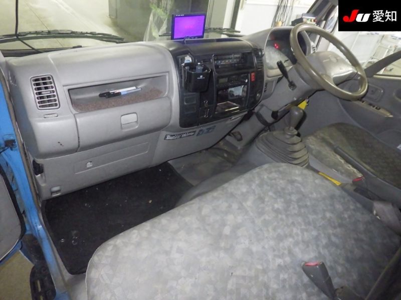  30064  HINO DUTRO  2001  