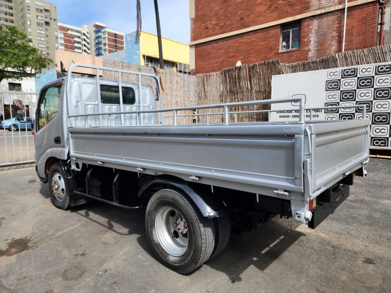  30066  HINO DUTRO  2001  