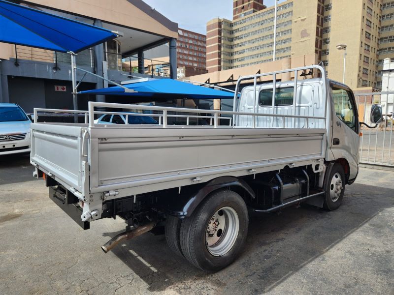  30066  HINO DUTRO  2001  