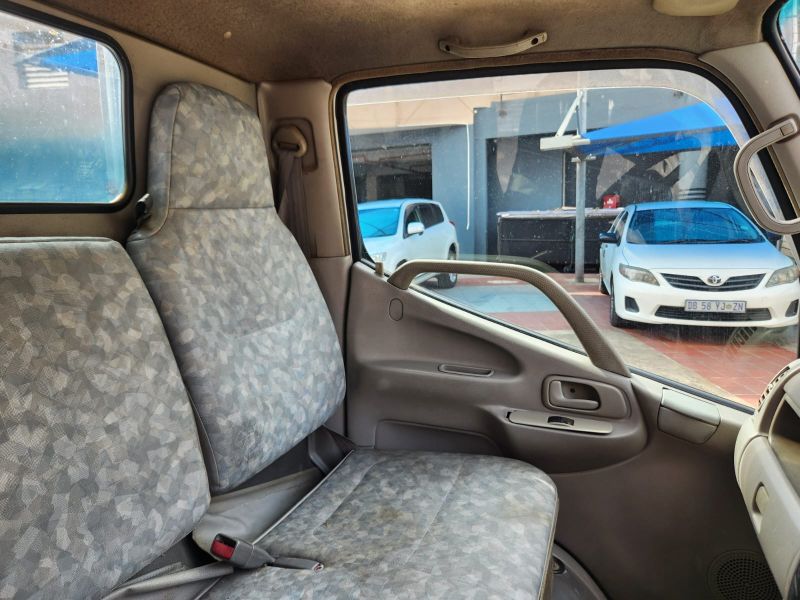  30066  HINO DUTRO  2001  