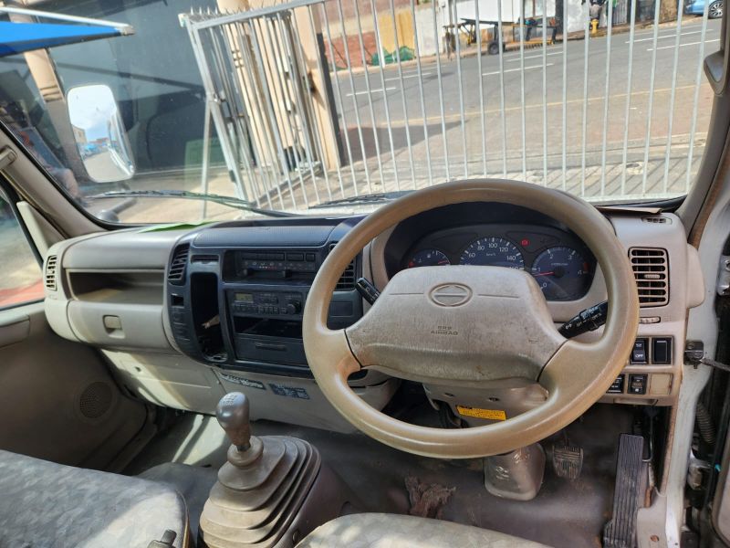  30066  HINO DUTRO  2001  