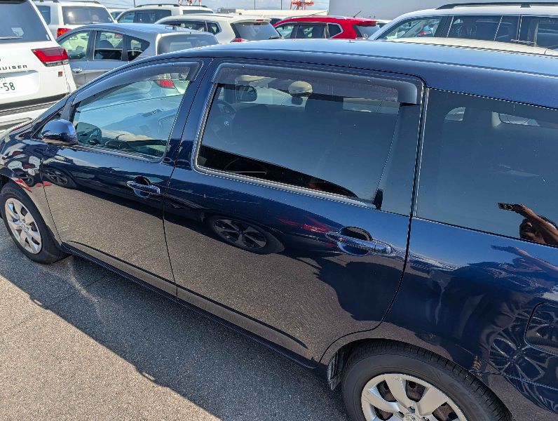  30099  TOYOTA WISH  2009  