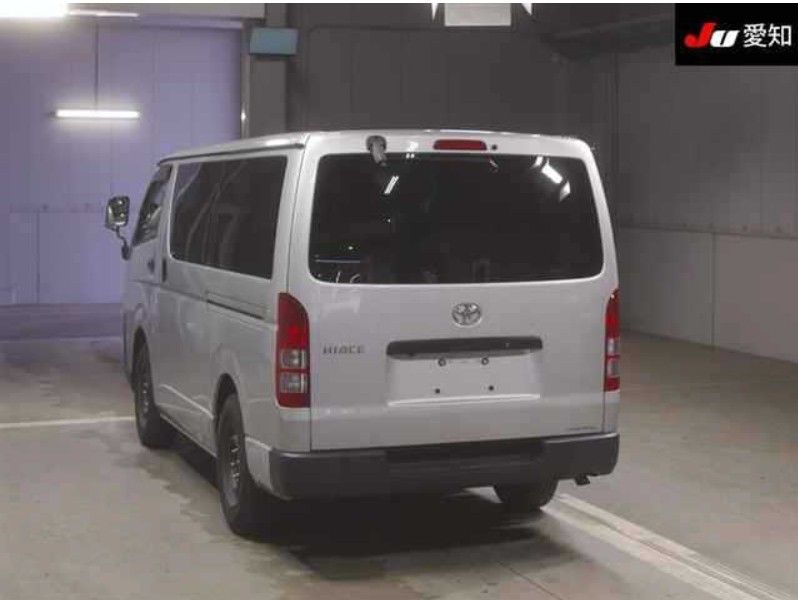  30102  TOYOTA HIACE  2018  