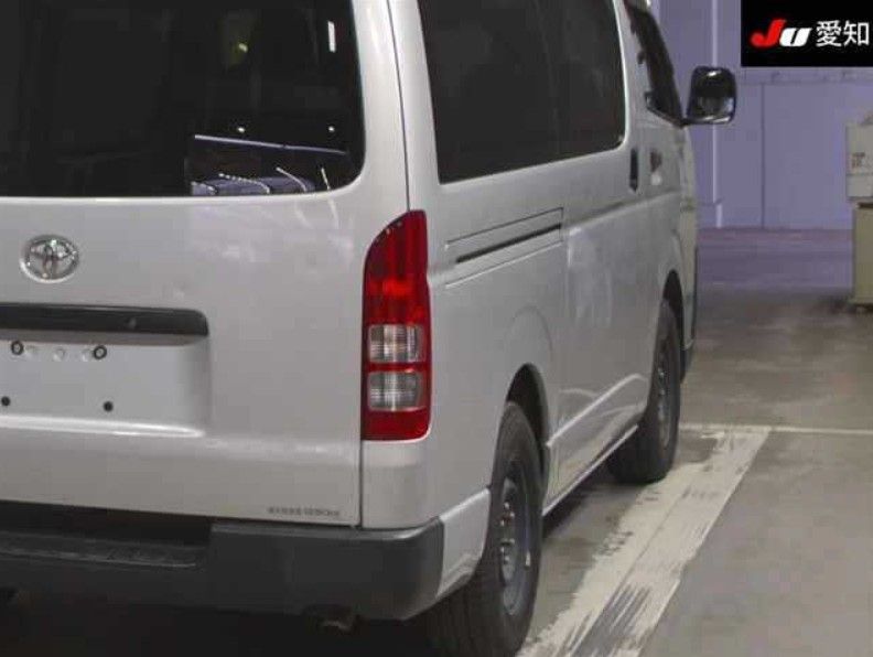  30102  TOYOTA HIACE  2018  