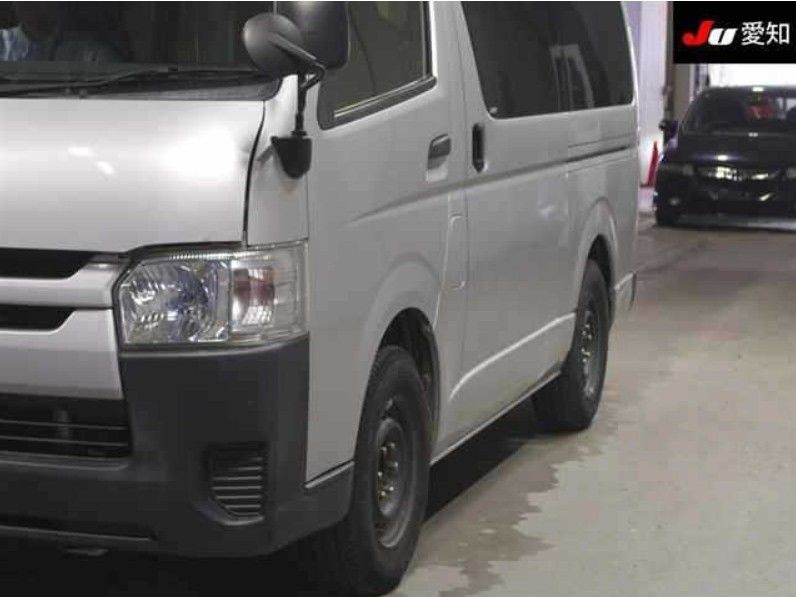  30102  TOYOTA HIACE  2018  
