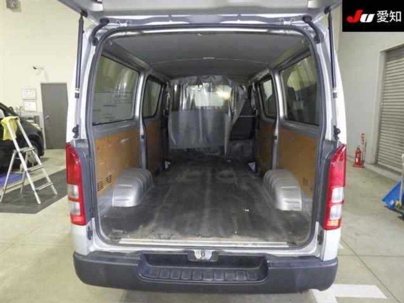  30102  TOYOTA HIACE  2018  