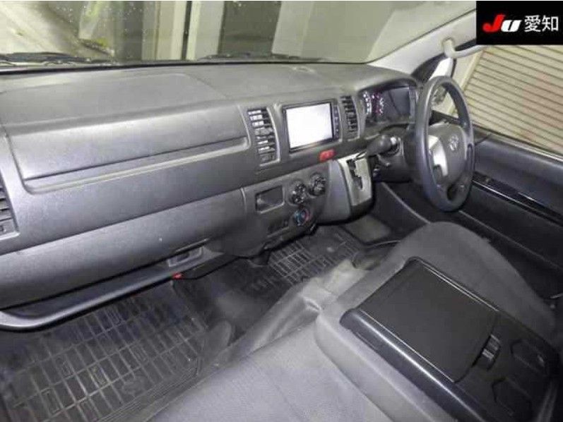  30102  TOYOTA HIACE  2018  