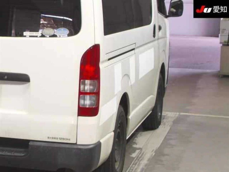  30106  TOYOTA HIACE  2017  