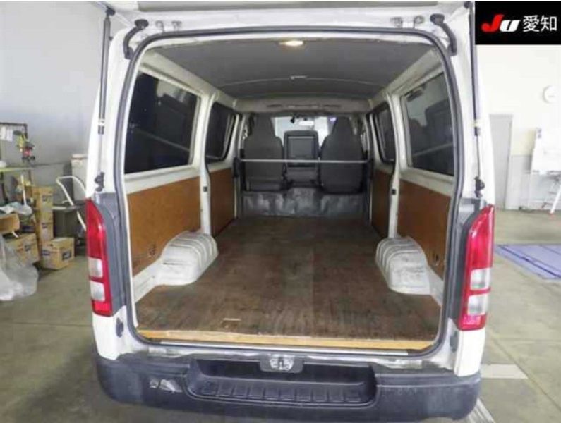  30106  TOYOTA HIACE  2017  
