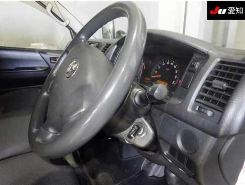  30106  TOYOTA HIACE  2017  