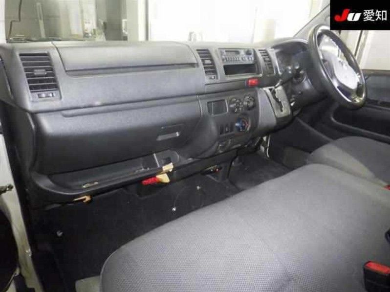  30106  TOYOTA HIACE  2017  