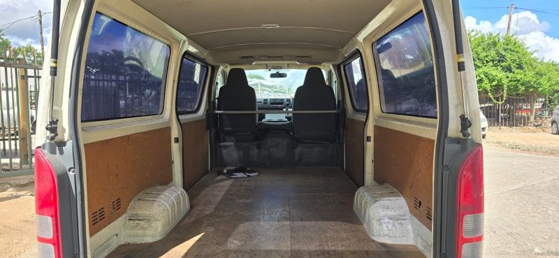  30106  TOYOTA HIACE  2017  