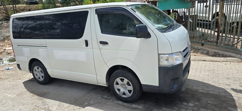  30106  TOYOTA HIACE  2017  