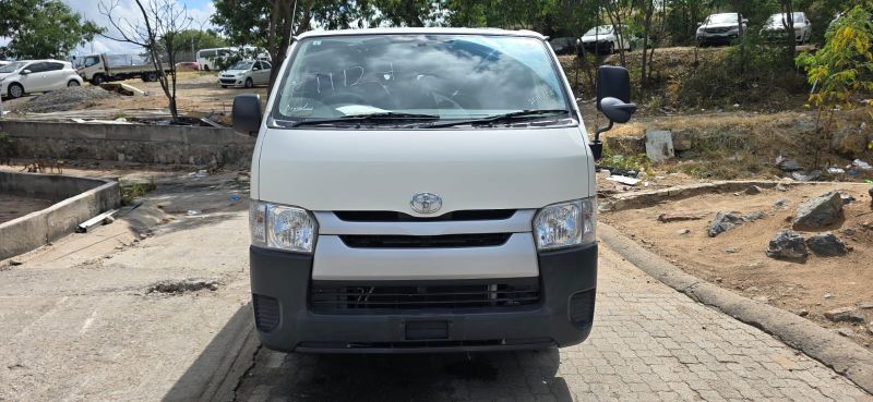  30106  TOYOTA HIACE  2017  
