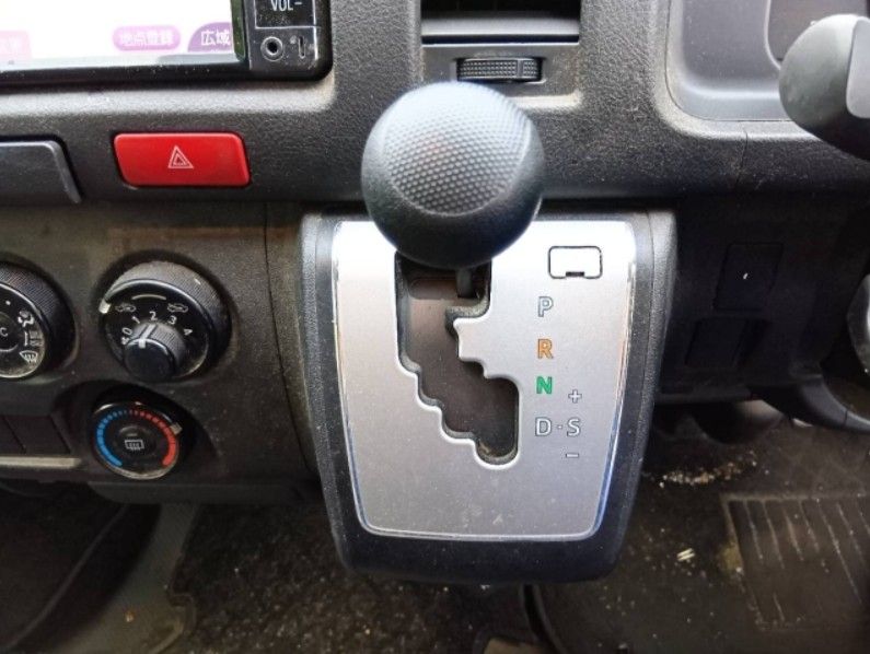  30144  TOYOTA HIACE  2017  