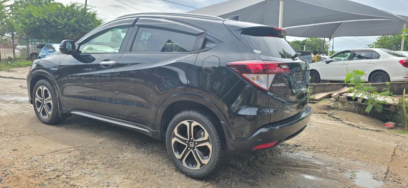  30145  HONDA VEZEL  2017  