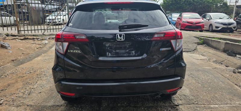  30145  HONDA VEZEL  2017  