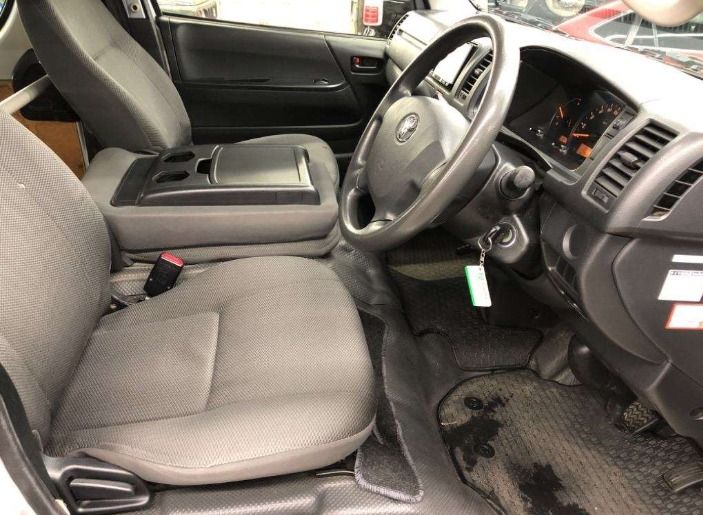  30157  TOYOTA HIACE  2017  