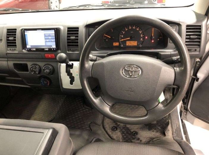  30157  TOYOTA HIACE  2017  