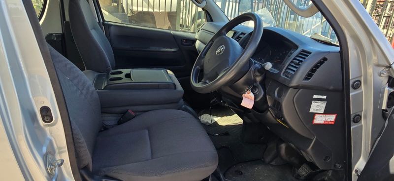  30157  TOYOTA HIACE  2017  