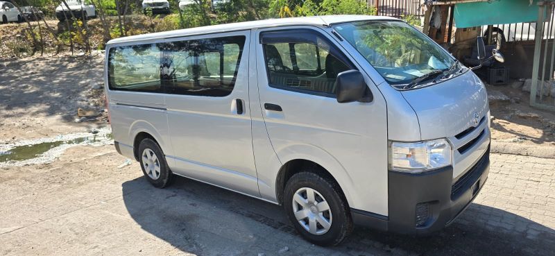  30157  TOYOTA HIACE  2017  
