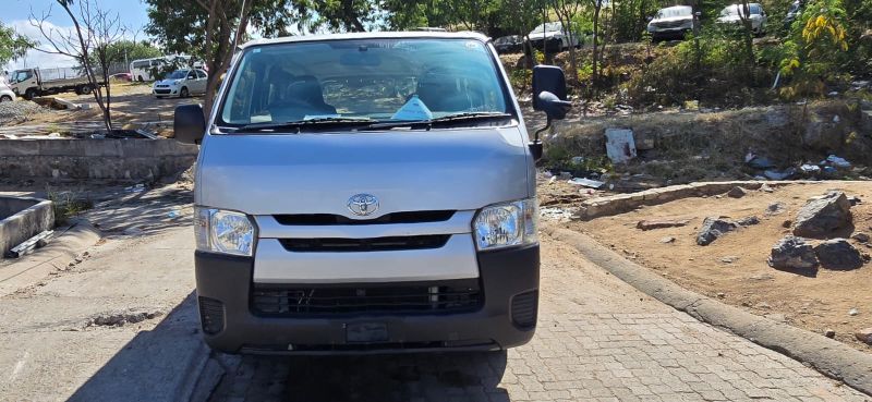  30157  TOYOTA HIACE  2017  