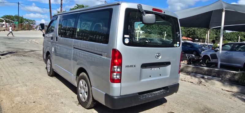  30157  TOYOTA HIACE  2017  
