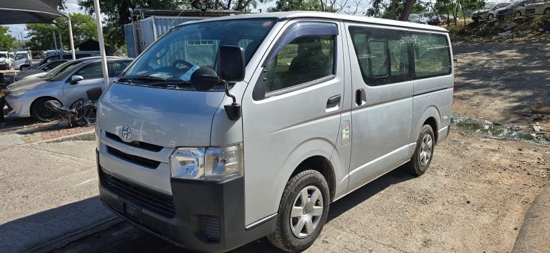  30157  TOYOTA HIACE  2017 
