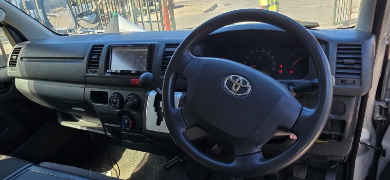  30157  TOYOTA HIACE  2017  