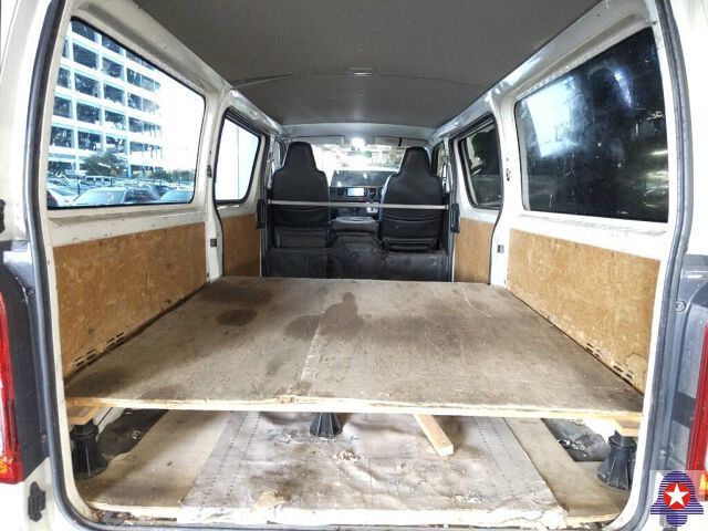  30158  TOYOTA HIACE  2017  