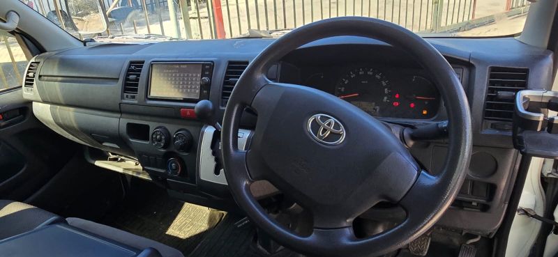  30158  TOYOTA HIACE  2017  