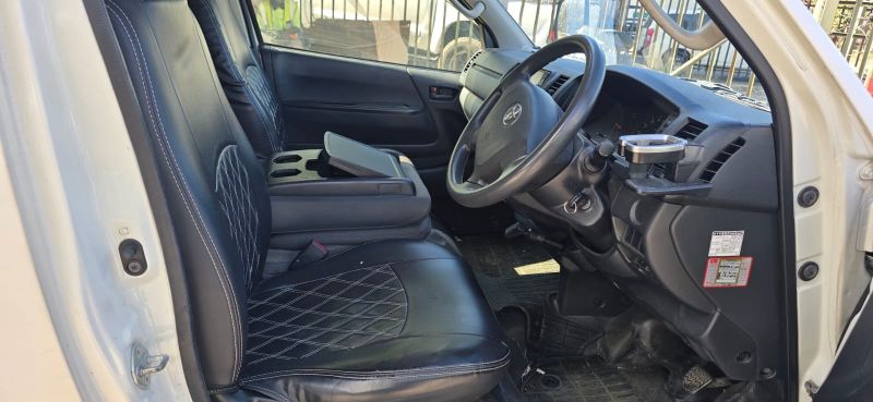  30158  TOYOTA HIACE  2017  