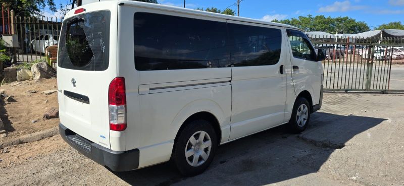  30158  TOYOTA HIACE  2017  