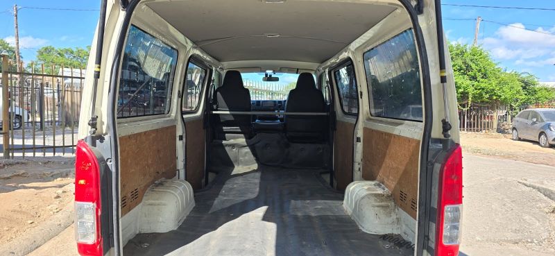  30158  TOYOTA HIACE  2017  