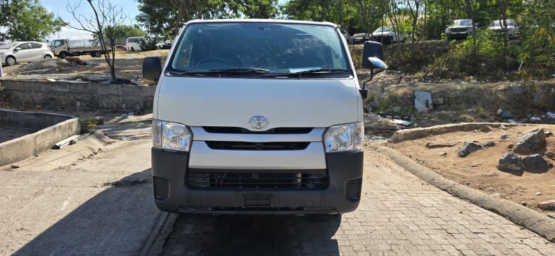  30158  TOYOTA HIACE  2017  