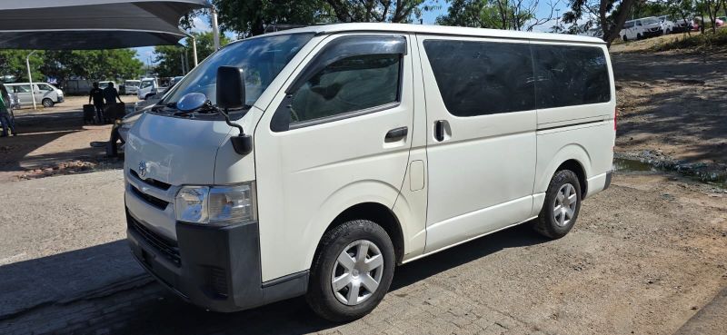  30158  TOYOTA HIACE  2017 