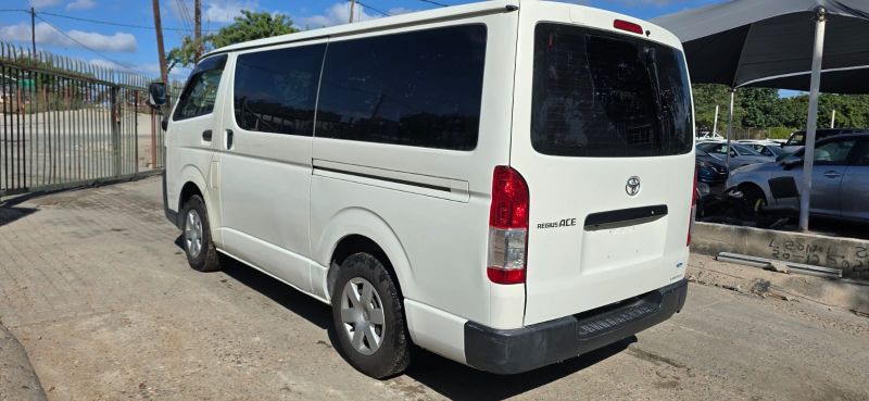  30158  TOYOTA HIACE  2017  