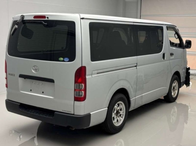  30167  TOYOTA REGIUS  2017  