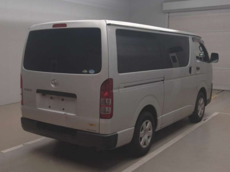  30169  TOYOTA HIACE  2018  