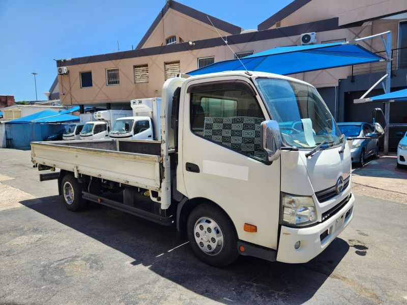  30170  HINO DUTRO  2011  