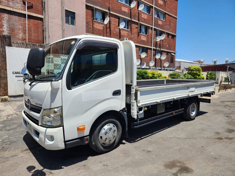  30170  HINO DUTRO  2011 