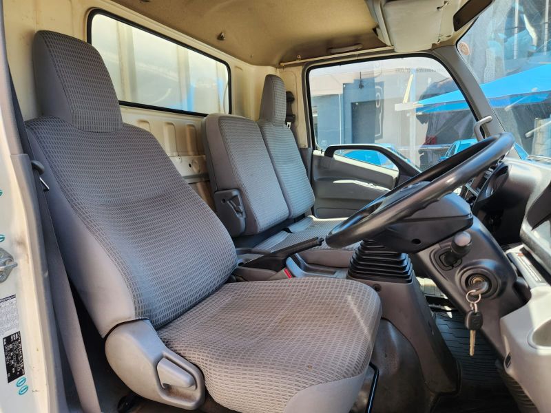  30170  HINO DUTRO  2011  