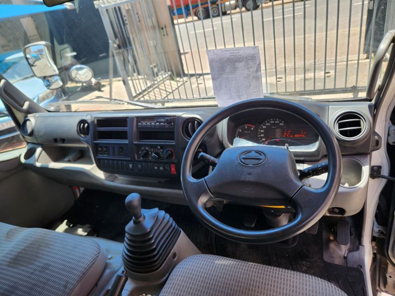  30170  HINO DUTRO  2011  