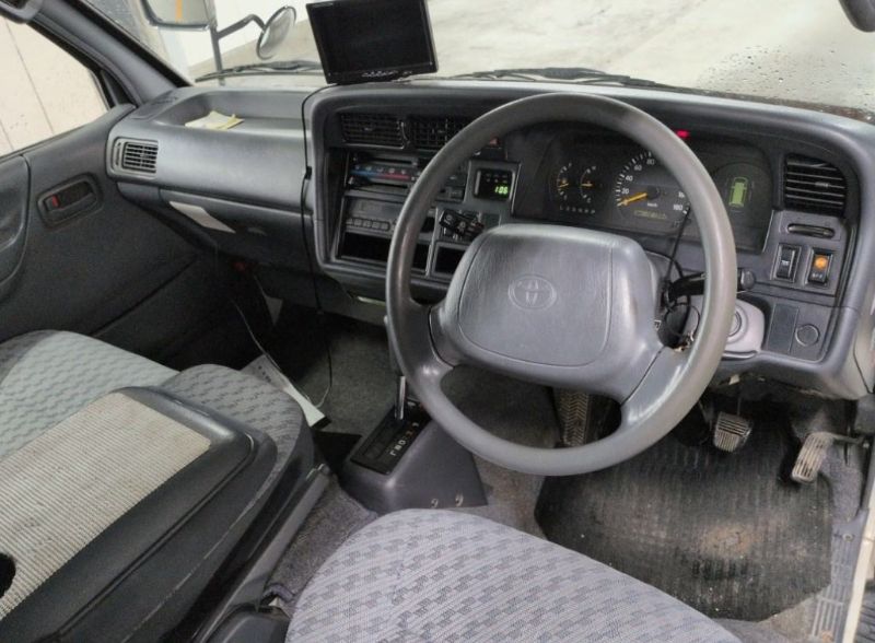  30176  TOYOTA HIACE  2004  