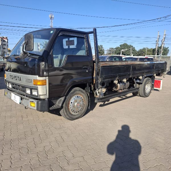  30180  TOYOTA DYNA  1989  