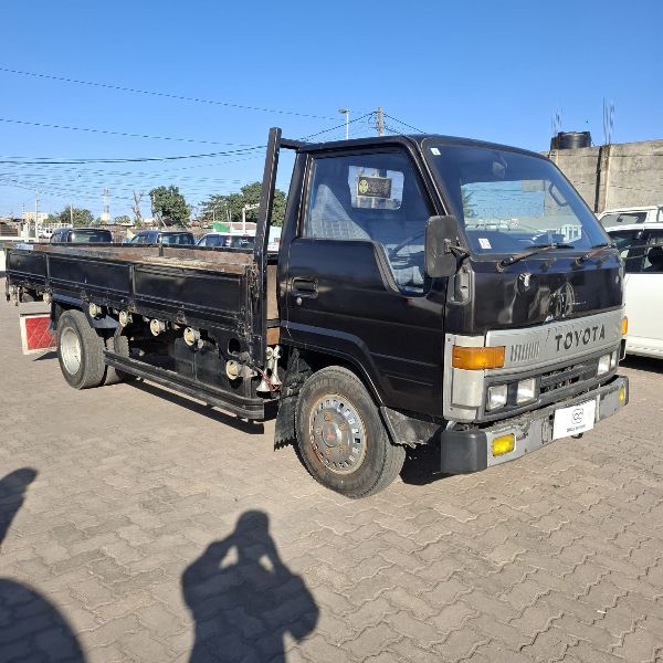  30180  TOYOTA DYNA  1989  