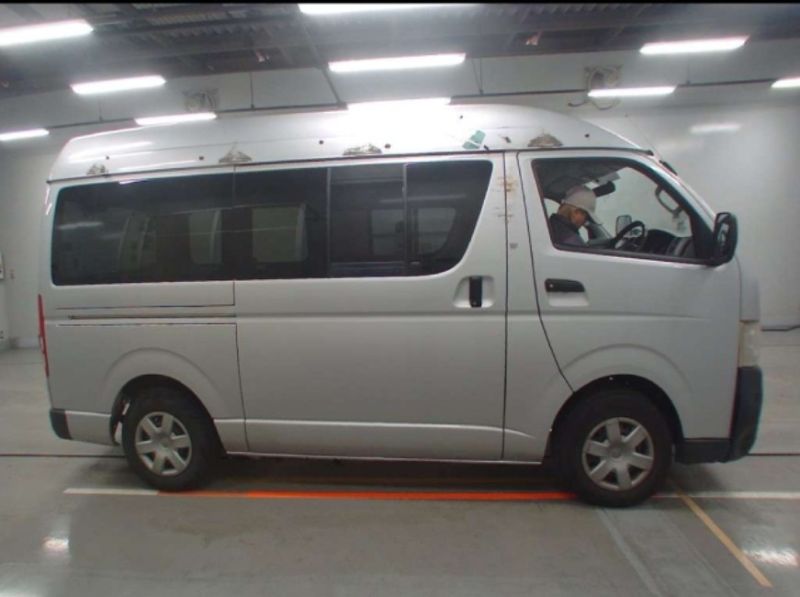  30192  TOYOTA HIACE  2009  