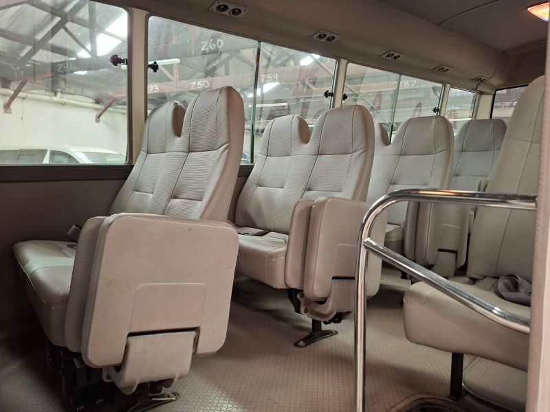  30193  HINO LIESSE BUS  2004  