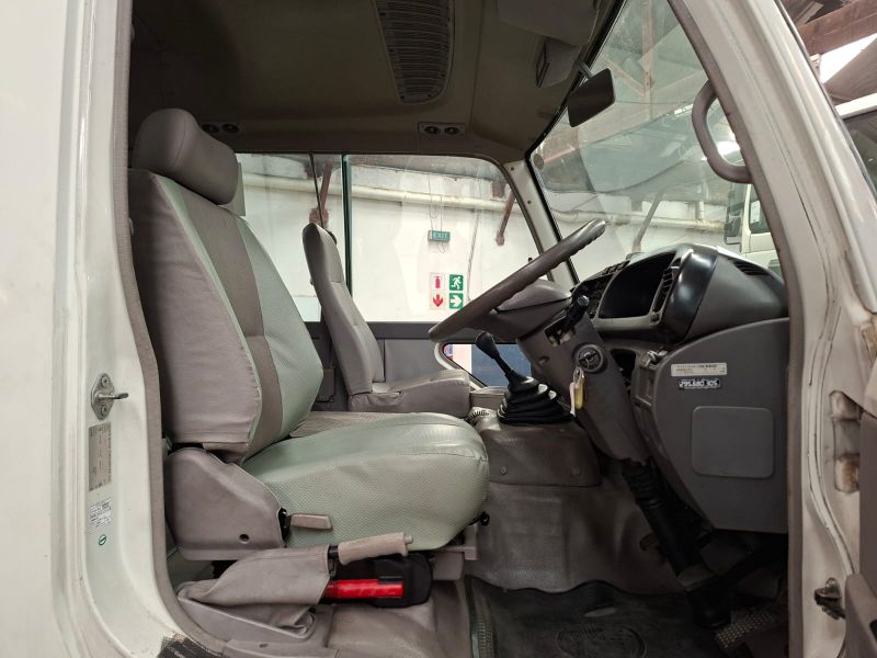  30193  HINO LIESSE BUS  2004  