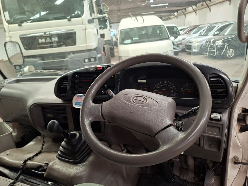  30193  HINO LIESSE BUS  2004  